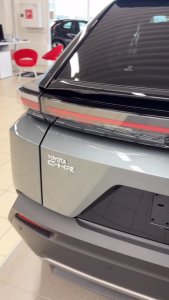 Uusi CH-R+ nyt nähtävissä liikkeissämme!